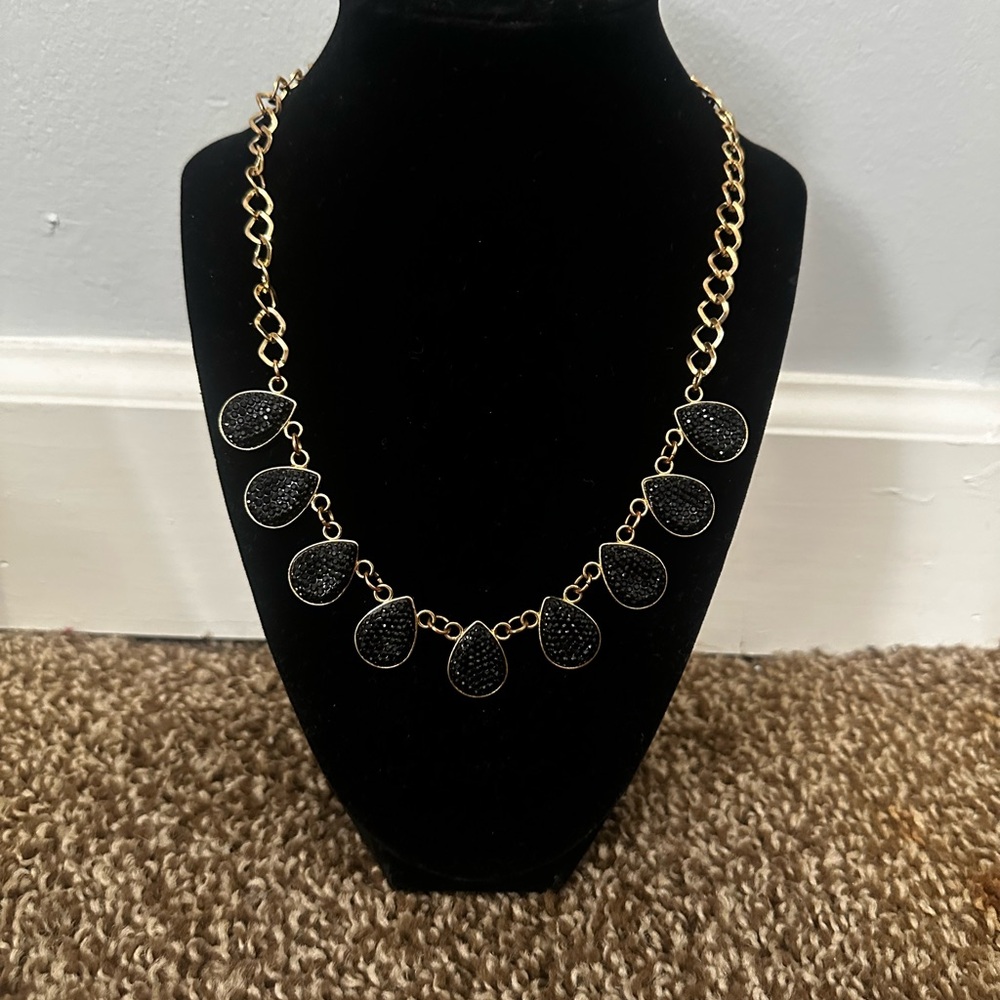 Elegant Gold and Black Teardrop Necklace